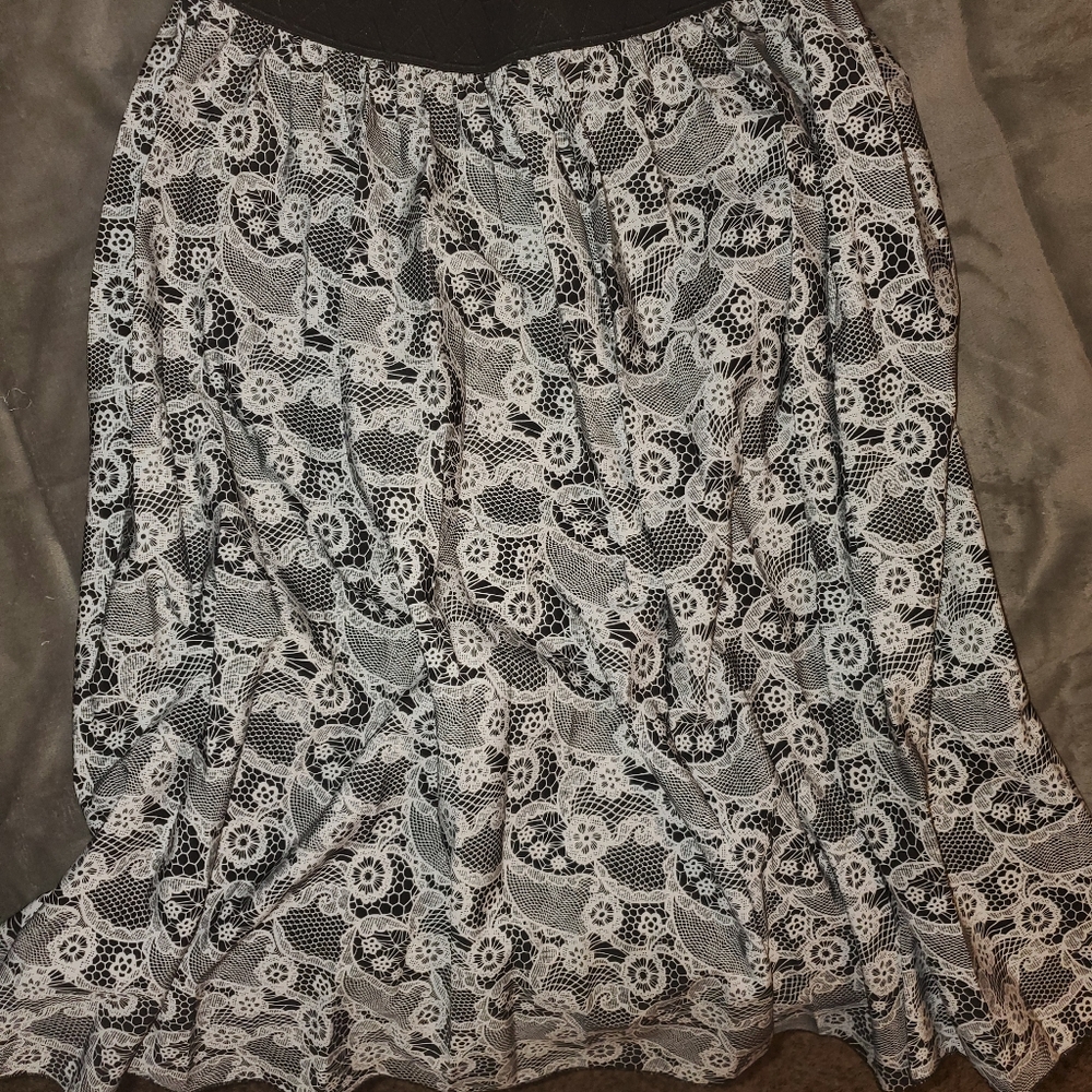 Black and white lularoe skirt